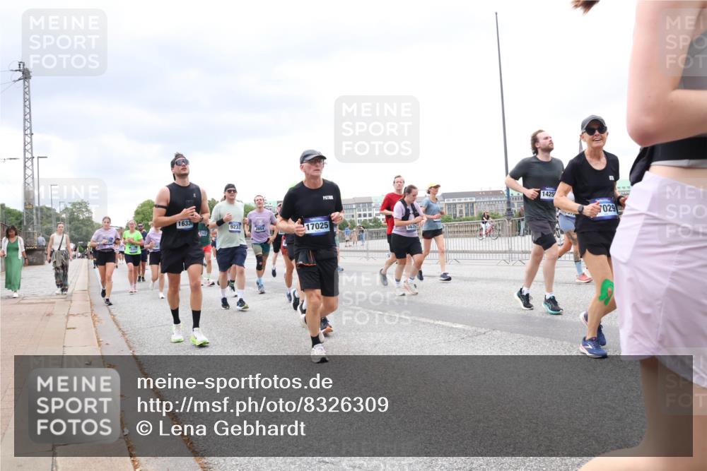 29.06.2025 - hella hamburg halbmarathon Lena Gebhardt http://msf.ph/oto/8326309 29.06.2025 10:57:47 Lombardsbrücke 1633, 242, 9233, 17025, 587, 1425, 029, 1123, 1242, 1248, 1265, 1388, 1643, 2015, 2041, 2451, 2567, 2900, 3191, 3385, 3388, 3433, 3644, 3750, 3936, 3954, 4059, 4180, 4197, 4429, 4521, 4830, 5117, 5632, 5676, 5736, 5738, 6316, 6337, 6827, 6857, 6916, 7172, 7193, 7556, 7720, 7728, 7977, 7990, 8035, 8159, 8287, 8386, 8474, 8540, 8552, 8708, 8713, 8773, 8873, 9059, 9180, 9233, 9318, 9319, 9394, 9398, 9436, 9481, 9496, 9613, 9832 meine-sportfotos.de