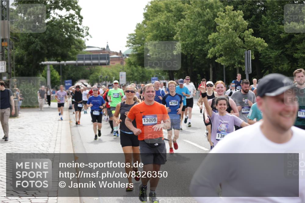 29.06.2025 - hella hamburg halbmarathon Jannik Wohlers http://msf.ph/oto/8326350 29.06.2025 10:39:50 Lombardsbrücke 1018, 1037, 1291, 1691, 2019, 2109, 2254, 2515, 2572, 2866, 2888, 3237, 3295, 3515, 3607, 3808, 3810, 4173, 4271, 4471, 4756, 5113, 5263, 5351, 5352, 5877, 5975, 6097, 6363, 6463, 6548, 6673, 6750, 6866, 6876, 6890, 6920, 7108, 7174, 7675, 7850, 8815, 9187, 9495, 10474, 10806, 10818, 10953, 11176, 11188, 11244, 11653, 11717, 11970, 11973, 12364, 12444, 12501, 12760, 13005, 13069, 13290, 13410, 13466, 13577, 13651, 14851, 15549, 15927, 16681, 17318 meine-sportfotos.de