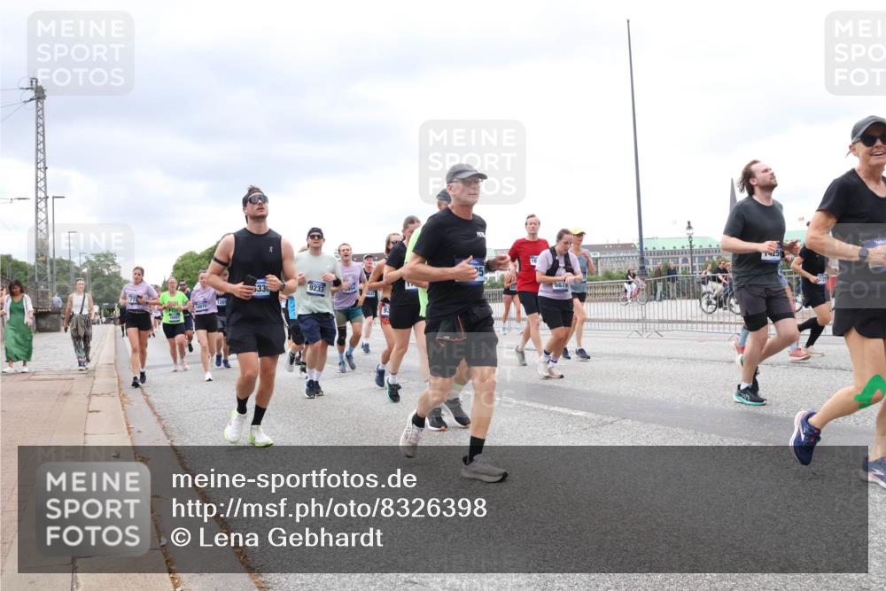 29.06.2025 - hella hamburg halbmarathon Lena Gebhardt http://msf.ph/oto/8326398 29.06.2025 10:57:47 Lombardsbrücke 330, 9233, 1265, 10070, 256, 587, 1123, 1242, 1248, 1265, 1388, 1643, 2015, 2041, 2451, 2567, 2900, 3191, 3385, 3388, 3433, 3644, 3750, 3936, 3954, 4059, 4180, 4197, 4429, 4521, 4830, 5117, 5632, 5676, 5736, 5738, 6316, 6337, 6827, 6857, 6916, 7172, 7193, 7556, 7720, 7728, 7977, 7990, 8035, 8159, 8287, 8386, 8474, 8540, 8552, 8708, 8713, 8773, 8873, 9059, 9180, 9233, 9318, 9319, 9394, 9398, 9436, 9481, 9496, 9613, 9832 meine-sportfotos.de