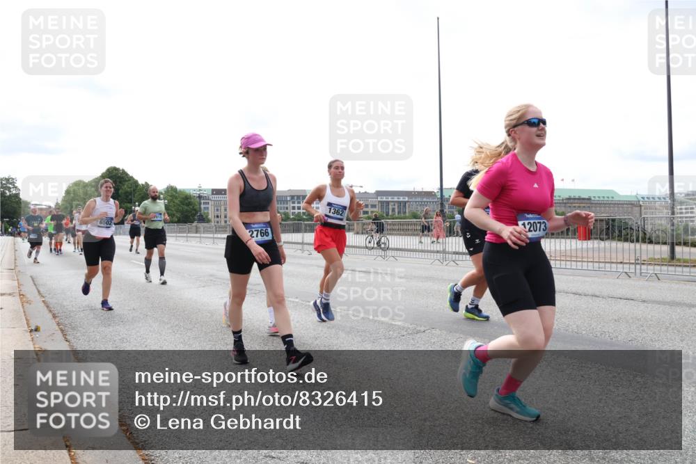 29.06.2025 - hella hamburg halbmarathon Lena Gebhardt http://msf.ph/oto/8326415 29.06.2025 10:23:26 Lombardsbrücke 6502, 2766, 1362, 12073, 1048, 1304, 1362, 2125, 2925, 3029, 3034, 4190, 4266, 4391, 4646, 4728, 4793, 5160, 5406, 6502, 6578, 6747, 6784, 6785, 6849, 7029, 7820, 7891, 8031, 8181, 8687, 8688, 8716, 8918, 8920, 9133, 9301, 9715, 9877, 9913, 10649, 10739, 11300, 11793, 11798, 11879, 12025, 12073, 12265, 12874, 13560, 14041, 14265, 14338, 14510, 14512, 14821, 15709, 16185, 16251, 16416, 16558, 17013, 17099, 17199, 17207, 17299, 17719 meine-sportfotos.de