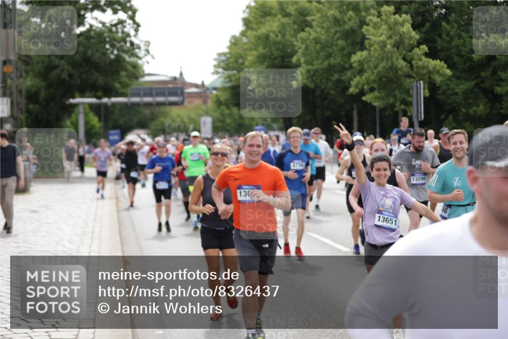29.06.2025 - hella hamburg halbmarathon Jannik Wohlers http://msf.ph/oto/8326437 29.06.2025 10:39:50 Lombardsbrücke 1018, 1037, 1291, 1691, 2019, 2109, 2254, 2515, 2572, 2866, 2888, 3237, 3295, 3515, 3607, 3808, 3810, 4173, 4271, 4471, 4756, 5113, 5263, 5351, 5352, 5877, 5975, 6097, 6363, 6463, 6548, 6673, 6750, 6866, 6876, 6890, 6920, 7108, 7174, 7675, 7850, 8815, 9187, 9495, 10474, 10806, 10818, 10953, 11176, 11188, 11244, 11653, 11717, 11970, 11973, 12364, 12444, 12501, 12760, 13005, 13069, 13290, 13410, 13466, 13577, 13651, 14851, 15549, 15927, 16681, 17318 meine-sportfotos.de