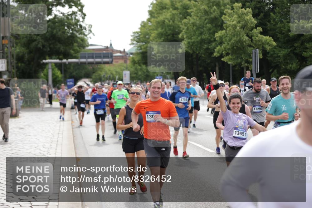29.06.2025 - hella hamburg halbmarathon Jannik Wohlers http://msf.ph/oto/8326452 29.06.2025 10:39:50 Lombardsbrücke 1018, 1037, 1291, 1691, 2019, 2109, 2254, 2515, 2572, 2866, 2888, 3237, 3295, 3515, 3607, 3808, 3810, 4173, 4271, 4471, 4756, 5113, 5263, 5351, 5352, 5877, 5975, 6097, 6363, 6463, 6548, 6673, 6750, 6866, 6876, 6890, 6920, 7108, 7174, 7675, 7850, 8815, 9187, 9495, 10474, 10806, 10818, 10953, 11176, 11188, 11244, 11653, 11717, 11970, 11973, 12364, 12444, 12501, 12760, 13005, 13069, 13290, 13410, 13466, 13577, 13651, 14851, 15549, 15927, 16681, 17318 meine-sportfotos.de