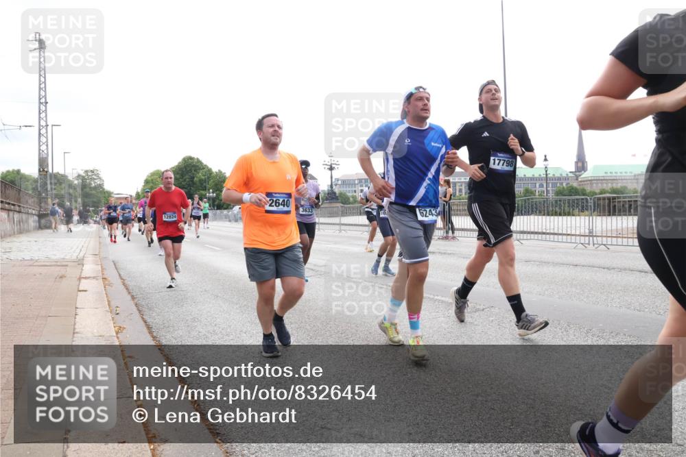 29.06.2025 - hella hamburg halbmarathon Lena Gebhardt http://msf.ph/oto/8326454 29.06.2025 10:37:44 Lombardsbrücke 12824, 2640, 3633, 6243, 17798, 1276, 1337, 1475, 1578, 1799, 1819, 1985, 2016, 2199, 2486, 2640, 2853, 3230, 3246, 3633, 3880, 4097, 5139, 5146, 5171, 5186, 5522, 5560, 5790, 5875, 5940, 6243, 6362, 6697, 6821, 6955, 7085, 7124, 7235, 7244, 7321, 7350, 7544, 7696, 7777, 7823, 8811, 8843, 8985, 9247, 9288, 9524, 9895, 10159, 10506, 10836, 11087, 11543, 12123, 12254, 12472, 12824, 16680, 17798 meine-sportfotos.de