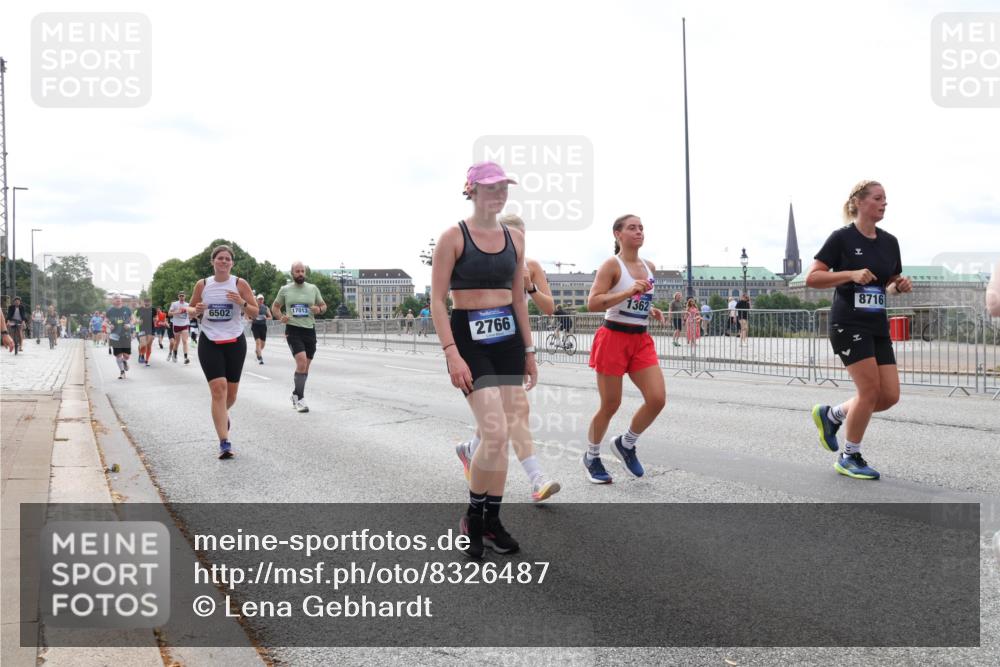 29.06.2025 - hella hamburg halbmarathon Lena Gebhardt http://msf.ph/oto/8326487 29.06.2025 10:23:26 Lombardsbrücke 6502, 17013, 2766, 1362, 8716, 1048, 1304, 1362, 2125, 2925, 3029, 3034, 4190, 4266, 4391, 4646, 4728, 4793, 5160, 5406, 6502, 6578, 6747, 6784, 6785, 6849, 7029, 7820, 7891, 8031, 8181, 8687, 8688, 8716, 8918, 8920, 9133, 9301, 9715, 9877, 9913, 10649, 10739, 11300, 11793, 11798, 11879, 12025, 12073, 12265, 12874, 13560, 14041, 14265, 14338, 14510, 14512, 14821, 15709, 16185, 16251, 16416, 16558, 17013, 17099, 17199, 17207, 17299, 17719 meine-sportfotos.de