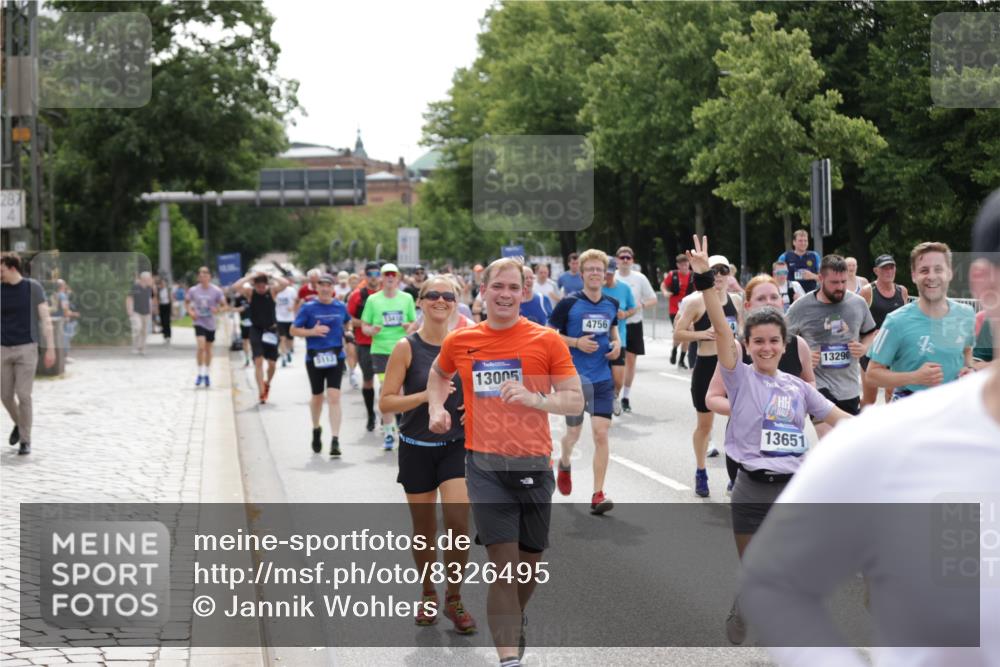 29.06.2025 - hella hamburg halbmarathon Jannik Wohlers http://msf.ph/oto/8326495 29.06.2025 10:39:50 Lombardsbrücke 1018, 1037, 1291, 1691, 2019, 2109, 2254, 2515, 2572, 2866, 2888, 3237, 3295, 3515, 3607, 3808, 3810, 4173, 4271, 4471, 4756, 5113, 5263, 5351, 5352, 5877, 5975, 6097, 6363, 6463, 6548, 6673, 6750, 6866, 6876, 6890, 6920, 7108, 7174, 7675, 7850, 8815, 9187, 9495, 10474, 10806, 10818, 10953, 11176, 11188, 11244, 11653, 11717, 11970, 11973, 12364, 12444, 12501, 12760, 13005, 13069, 13290, 13410, 13466, 13577, 13651, 14851, 15549, 15927, 16681, 17318 meine-sportfotos.de
