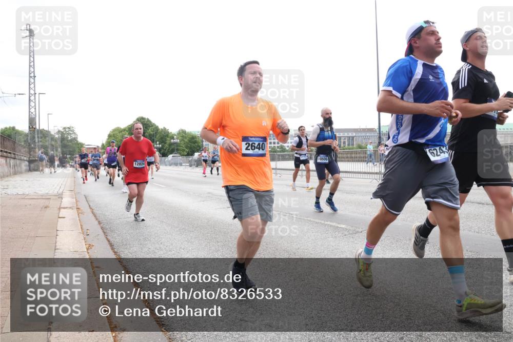 29.06.2025 - hella hamburg halbmarathon Lena Gebhardt http://msf.ph/oto/8326533 29.06.2025 10:37:45 Lombardsbrücke 12824, 2640, 10506, 6243, 1276, 1337, 1475, 1578, 1799, 1819, 1985, 2016, 2199, 2486, 2640, 2853, 3230, 3246, 3633, 3880, 4097, 5139, 5146, 5171, 5186, 5522, 5560, 5790, 5875, 5940, 6243, 6362, 6697, 6821, 6955, 7085, 7124, 7235, 7244, 7321, 7350, 7544, 7696, 7777, 7823, 8811, 8843, 8985, 9247, 9288, 9524, 9895, 10159, 10506, 10836, 11087, 11543, 12123, 12254, 12472, 12824, 16680, 17798 meine-sportfotos.de