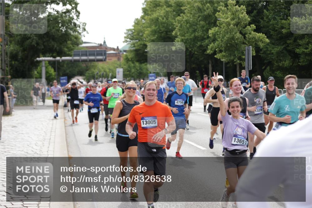 29.06.2025 - hella hamburg halbmarathon Jannik Wohlers http://msf.ph/oto/8326538 29.06.2025 10:39:50 Lombardsbrücke 1018, 1037, 1291, 1691, 2019, 2109, 2254, 2515, 2572, 2866, 2888, 3237, 3295, 3515, 3607, 3808, 3810, 4173, 4271, 4471, 4756, 5113, 5263, 5351, 5352, 5877, 5975, 6097, 6363, 6463, 6548, 6673, 6750, 6866, 6876, 6890, 6920, 7108, 7174, 7675, 7850, 8815, 9187, 9495, 10474, 10806, 10818, 10953, 11176, 11188, 11244, 11653, 11717, 11970, 11973, 12364, 12444, 12501, 12760, 13005, 13069, 13290, 13410, 13466, 13577, 13651, 14851, 15549, 15927, 16681, 17318 meine-sportfotos.de