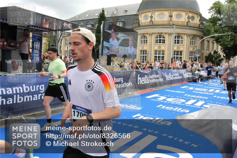 29.06.2025 - hella hamburg halbmarathon Michael Strokosch http://msf.ph/oto/8326566 29.06.2025 10:48:55 Ziel 1884, 1892, 7067, 9482, 9661, 11519, 12421, 13009, 13976, 15309, 16653, 17007, 18873 meine-sportfotos.de