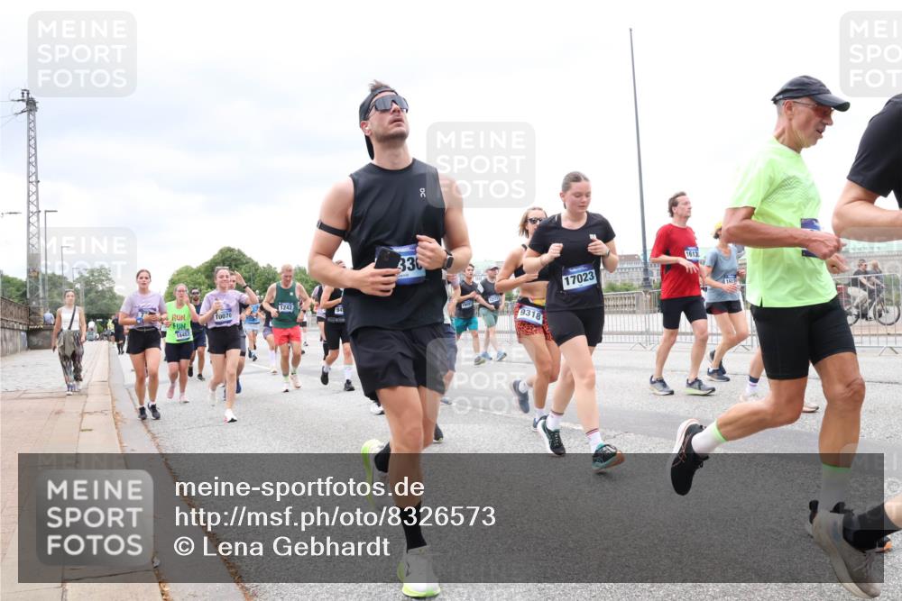 29.06.2025 - hella hamburg halbmarathon Lena Gebhardt http://msf.ph/oto/8326573 29.06.2025 10:57:48 Lombardsbrücke 1242, 0070, 18457, 330, 1608, 9318, 17023, 1613, 1613, 1123, 1242, 1248, 1265, 1388, 1643, 2015, 2451, 2567, 2900, 3191, 3385, 3388, 3433, 3644, 3750, 3936, 3954, 4059, 4180, 4197, 4429, 4521, 4830, 5117, 5632, 5676, 5736, 5738, 6316, 6337, 6827, 6857, 6916, 7172, 7193, 7556, 7720, 7728, 7977, 7990, 8035, 8159, 8287, 8386, 8474, 8540, 8708, 8713, 8773, 8873, 9059, 9180, 9233, 9318, 9319, 9394, 9398, 9436, 9481, 9496, 9613, 9832 meine-sportfotos.de