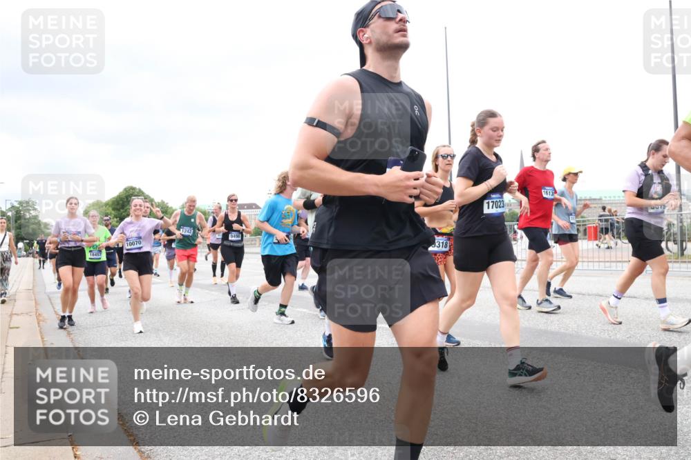 29.06.2025 - hella hamburg halbmarathon Lena Gebhardt http://msf.ph/oto/8326596 29.06.2025 10:57:49 Lombardsbrücke 1242, 9496, 10070, 318, 18457, 17023, 1613, 075, 1123, 1242, 1248, 1265, 1388, 1643, 2015, 2451, 2567, 2900, 3191, 3385, 3388, 3433, 3644, 3750, 3936, 3954, 4059, 4180, 4197, 4429, 4521, 4830, 5117, 5632, 5676, 5736, 5738, 6316, 6337, 6827, 6857, 6916, 7172, 7193, 7556, 7720, 7728, 7977, 7990, 8035, 8159, 8287, 8386, 8474, 8512, 8540, 8708, 8713, 8773, 8873, 9059, 9180, 9233, 9318, 9319, 9394, 9398, 9436, 9481, 9496, 9613, 9832 meine-sportfotos.de