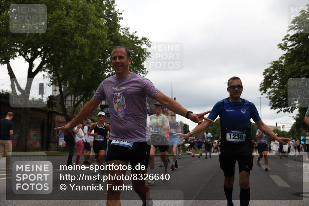 29.06.2025 - hella hamburg halbmarathon Yannick Fuchs http://msf.ph/oto/8326640 29.06.2025 10:51:32 20KM 1200, 1239, 1563, 1715, 1719, 1972, 2236, 2606, 2652, 2759, 2806, 2883, 3141, 3575, 4261, 4579, 5015, 5134, 5391, 5457, 5458, 6281, 6302, 6720, 6892, 7159, 7833, 8744, 9450, 10383, 10408, 10599, 12144, 12509, 12773, 12774, 13376, 13664, 14737, 14951, 15090, 15189, 15220, 15229, 15349, 15664, 16418, 16517, 17455, 17543, 17758, 18508 meine-sportfotos.de