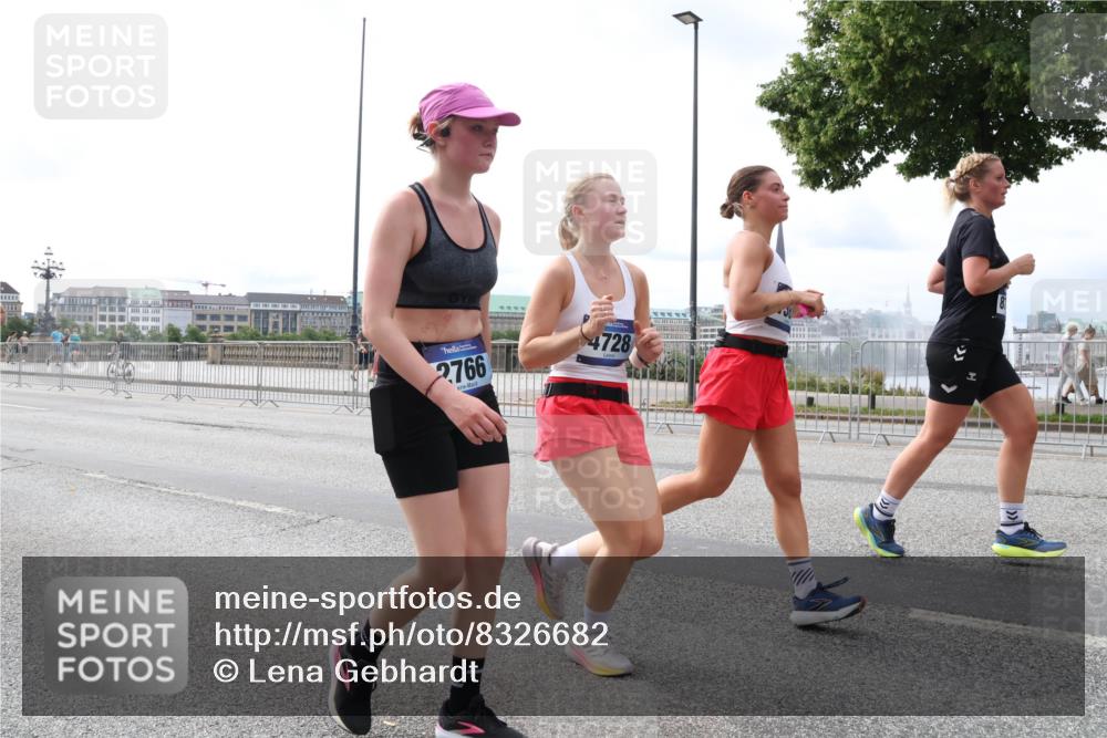 29.06.2025 - hella hamburg halbmarathon Lena Gebhardt http://msf.ph/oto/8326682 29.06.2025 10:23:27 Lombardsbrücke 2766, 4728, 1048, 1304, 1362, 2125, 2925, 3029, 4190, 4266, 4391, 4646, 4728, 4793, 5160, 5406, 6502, 6578, 6747, 6784, 6785, 6849, 7029, 7820, 7891, 8031, 8181, 8687, 8688, 8716, 8918, 8920, 9133, 9301, 9715, 9877, 9913, 10649, 10739, 11300, 11793, 11798, 11879, 12025, 12073, 12265, 12874, 13560, 14041, 14265, 14338, 14510, 14512, 14521, 14821, 15709, 16185, 16251, 16416, 16558, 17013, 17099, 17199, 17207, 17299, 17719 meine-sportfotos.de
