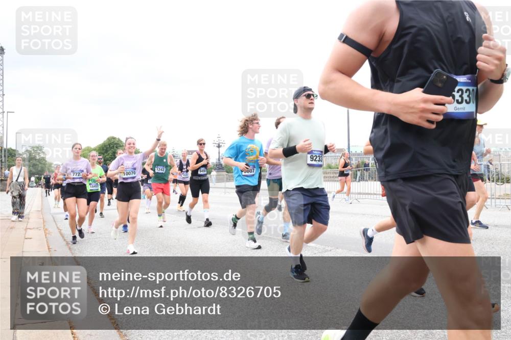 29.06.2025 - hella hamburg halbmarathon Lena Gebhardt http://msf.ph/oto/8326705 29.06.2025 10:57:49 Lombardsbrücke 1242, 7720, 10070, 9496, 5607, 18457, 9233, 330, 1123, 1242, 1248, 1265, 1388, 1643, 2015, 2451, 2567, 2900, 3191, 3385, 3388, 3433, 3644, 3750, 3936, 3954, 4059, 4180, 4197, 4429, 4521, 4830, 5117, 5632, 5676, 5736, 5738, 6316, 6337, 6827, 6857, 6916, 7172, 7193, 7556, 7720, 7728, 7977, 7990, 8035, 8159, 8287, 8386, 8474, 8512, 8540, 8708, 8713, 8773, 8873, 9059, 9180, 9233, 9318, 9319, 9394, 9398, 9436, 9481, 9496, 9613, 9832 meine-sportfotos.de