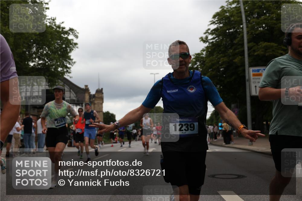 29.06.2025 - hella hamburg halbmarathon Yannick Fuchs http://msf.ph/oto/8326721 29.06.2025 10:51:33 20KM 1200, 1239, 1563, 1715, 1719, 1972, 2236, 2606, 2652, 2759, 2806, 2883, 3141, 3575, 4261, 4579, 5015, 5134, 5391, 5457, 5458, 6281, 6302, 6531, 6720, 6892, 7159, 7833, 8744, 9450, 10383, 10408, 10599, 12144, 12509, 12773, 12774, 13376, 13664, 14737, 15090, 15189, 15229, 15349, 15664, 16418, 16517, 17455, 17543, 17758, 18508 meine-sportfotos.de