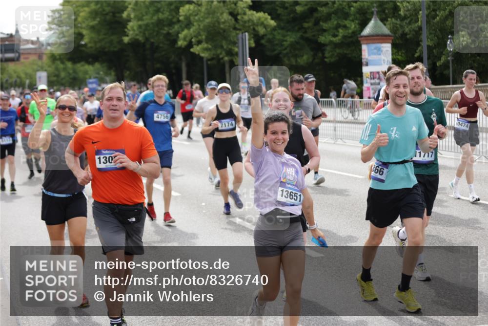 29.06.2025 - hella hamburg halbmarathon Jannik Wohlers http://msf.ph/oto/8326740 29.06.2025 10:39:51 Lombardsbrücke 1018, 1037, 1291, 1691, 2019, 2109, 2254, 2515, 2572, 2866, 2888, 3237, 3295, 3515, 3607, 3808, 3810, 4173, 4271, 4471, 4756, 5113, 5263, 5351, 5352, 5975, 6097, 6363, 6463, 6548, 6673, 6750, 6866, 6876, 6890, 6920, 7108, 7174, 7675, 7850, 8307, 8815, 9187, 10474, 10806, 10818, 10953, 11176, 11188, 11653, 11717, 11970, 11973, 12364, 12444, 12501, 12760, 13005, 13030, 13069, 13290, 13410, 13466, 13577, 13651, 14851, 15549, 15927, 16681, 17318, 18101 meine-sportfotos.de
