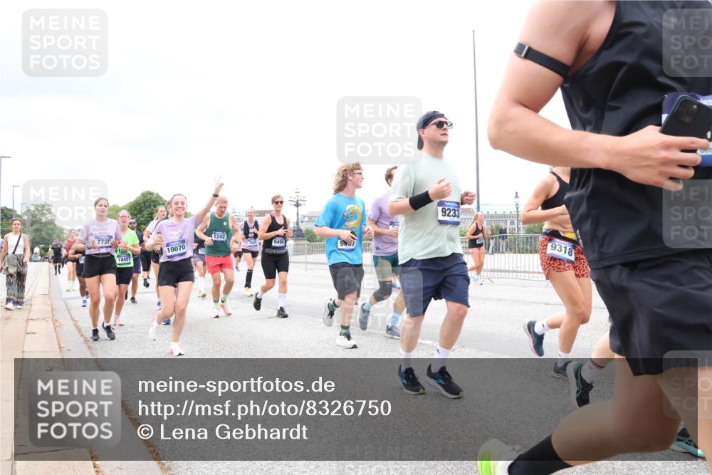 29.06.2025 - hella hamburg halbmarathon Lena Gebhardt http://msf.ph/oto/8326750 29.06.2025 10:57:49 Lombardsbrücke 7720, 18457, 10070, 1242, 9496, 9887, 112, 9233, 9318, 1123, 1242, 1248, 1265, 1388, 1643, 2015, 2451, 2567, 2900, 3191, 3385, 3388, 3433, 3644, 3750, 3936, 3954, 4059, 4180, 4197, 4429, 4521, 4830, 5117, 5632, 5676, 5736, 5738, 6316, 6337, 6827, 6857, 6916, 7172, 7193, 7556, 7720, 7728, 7977, 7990, 8035, 8159, 8287, 8386, 8474, 8512, 8540, 8708, 8713, 8773, 8873, 9059, 9180, 9233, 9318, 9319, 9394, 9398, 9436, 9481, 9496, 9613, 9832 meine-sportfotos.de