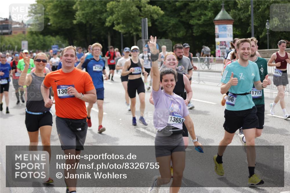 29.06.2025 - hella hamburg halbmarathon Jannik Wohlers http://msf.ph/oto/8326755 29.06.2025 10:39:51 Lombardsbrücke 1018, 1037, 1291, 1691, 2019, 2109, 2254, 2515, 2572, 2866, 2888, 3237, 3295, 3515, 3607, 3808, 3810, 4173, 4271, 4471, 4756, 5113, 5263, 5351, 5352, 5975, 6097, 6363, 6463, 6548, 6673, 6750, 6866, 6876, 6890, 6920, 7108, 7174, 7675, 7850, 8307, 8815, 9187, 10474, 10806, 10818, 10953, 11176, 11188, 11653, 11717, 11970, 11973, 12364, 12444, 12501, 12760, 13005, 13030, 13069, 13290, 13410, 13466, 13577, 13651, 14851, 15549, 15927, 16681, 17318, 18101 meine-sportfotos.de