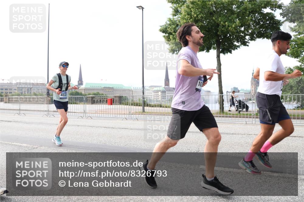 29.06.2025 - hella hamburg halbmarathon Lena Gebhardt http://msf.ph/oto/8326793 29.06.2025 10:12:57 Lombardsbrücke 4532, 1020, 1051, 1249, 1610, 1785, 1851, 1939, 2531, 2891, 2942, 2963, 2964, 3182, 3248, 4532, 4554, 5150, 5166, 5597, 5598, 6207, 7014, 7873, 7907, 8398, 8405, 8917, 8971, 9141, 10067, 10402, 10581, 11025, 11720, 12456, 13566, 13816, 14404, 14540, 14869, 15012, 15369, 15531, 16030, 16255, 16323, 16437, 16473, 16826, 16911, 17061, 17699, 17988, 17994, 18048, 18178, 18320, 18493, 18530, 18732 meine-sportfotos.de