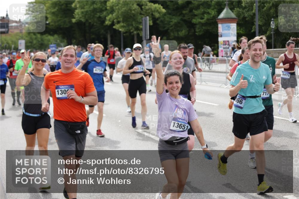 29.06.2025 - hella hamburg halbmarathon Jannik Wohlers http://msf.ph/oto/8326795 29.06.2025 10:39:51 Lombardsbrücke 1018, 1037, 1291, 1691, 2019, 2109, 2254, 2515, 2572, 2866, 2888, 3237, 3295, 3515, 3607, 3808, 3810, 4173, 4271, 4471, 4756, 5113, 5263, 5351, 5352, 5975, 6097, 6363, 6463, 6548, 6673, 6750, 6866, 6876, 6890, 6920, 7108, 7174, 7675, 7850, 8307, 8815, 9187, 10474, 10806, 10818, 10953, 11176, 11188, 11653, 11717, 11970, 11973, 12364, 12444, 12501, 12760, 13005, 13030, 13069, 13290, 13410, 13466, 13577, 13651, 14851, 15549, 15927, 16681, 17318, 18101 meine-sportfotos.de