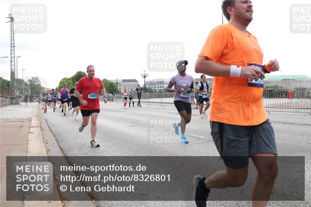 29.06.2025 - hella hamburg halbmarathon Lena Gebhardt http://msf.ph/oto/8326801 29.06.2025 10:37:45 Lombardsbrücke 3633, 12824, 1276, 1337, 1475, 1578, 1799, 1819, 1985, 2016, 2199, 2486, 2640, 2853, 3230, 3246, 3633, 3880, 4097, 5139, 5146, 5171, 5186, 5522, 5560, 5790, 5875, 5940, 6243, 6362, 6697, 6821, 6955, 7085, 7124, 7235, 7244, 7321, 7350, 7544, 7696, 7777, 7823, 8811, 8843, 8985, 9247, 9288, 9524, 9895, 10159, 10506, 10836, 11087, 11543, 12123, 12254, 12472, 12824, 16680, 17798 meine-sportfotos.de