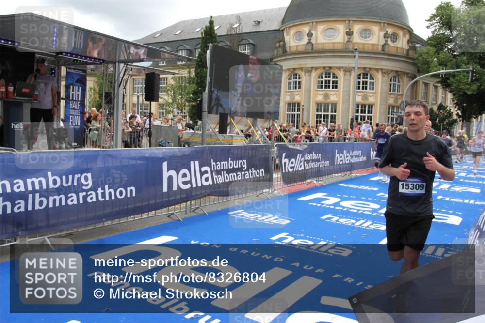 29.06.2025 - hella hamburg halbmarathon Michael Strokosch http://msf.ph/oto/8326804 29.06.2025 10:48:57 Ziel 2260, 3213, 3985, 7067, 8889, 9661, 12421, 12534, 13009, 13183, 13976, 15309, 16653, 18873 meine-sportfotos.de