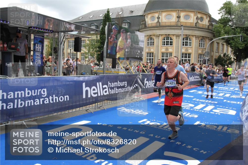 29.06.2025 - hella hamburg halbmarathon Michael Strokosch http://msf.ph/oto/8326820 29.06.2025 10:48:58 Ziel 1381, 1452, 2260, 3213, 3985, 7067, 8889, 9661, 12421, 12534, 13009, 13183, 13976, 15309, 18873 meine-sportfotos.de