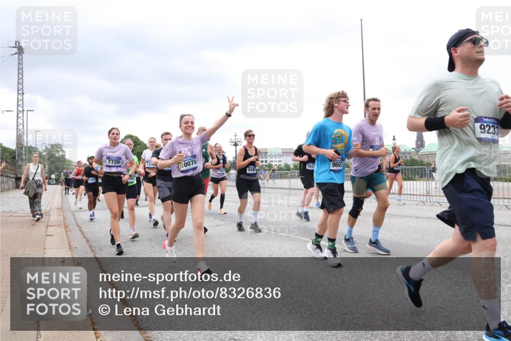 29.06.2025 - hella hamburg halbmarathon Lena Gebhardt http://msf.ph/oto/8326836 29.06.2025 10:57:50 Lombardsbrücke 11026, 7720, 12, 0070, 9496, 563, 9607, 9233, 1123, 1242, 1248, 1265, 1388, 1643, 2015, 2451, 2567, 2900, 3191, 3385, 3388, 3433, 3644, 3750, 3936, 3954, 4059, 4180, 4197, 4429, 4521, 4830, 5117, 5632, 5676, 5736, 5738, 6316, 6337, 6827, 6857, 6916, 7172, 7193, 7556, 7720, 7728, 7977, 7990, 8035, 8159, 8287, 8386, 8474, 8512, 8540, 8708, 8713, 8773, 8873, 9059, 9180, 9233, 9318, 9319, 9394, 9398, 9436, 9481, 9496, 9613, 9832 meine-sportfotos.de