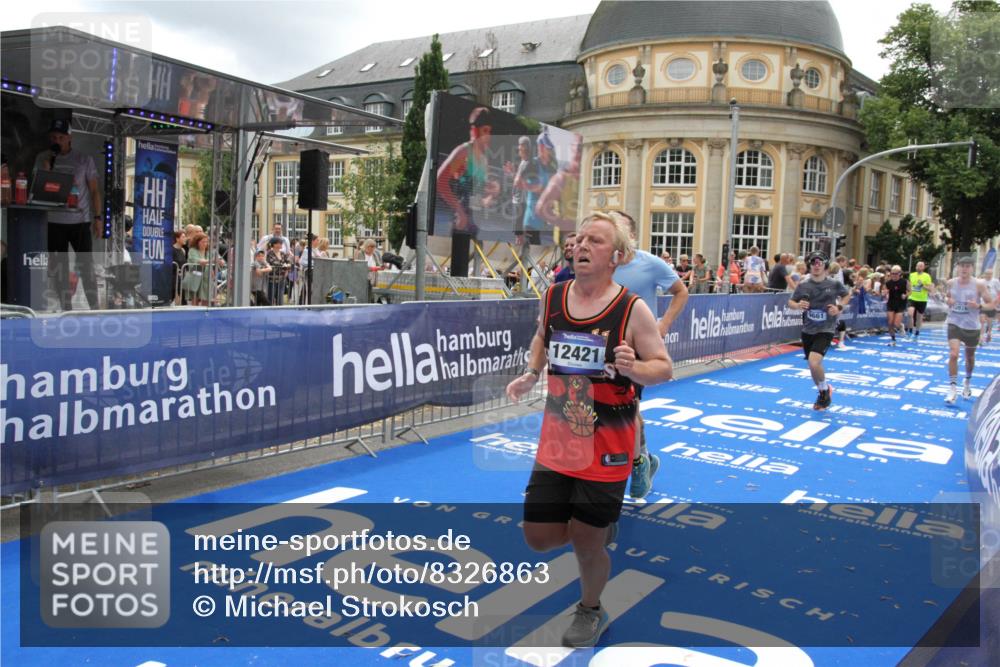 29.06.2025 - hella hamburg halbmarathon Michael Strokosch http://msf.ph/oto/8326863 29.06.2025 10:48:58 Ziel 1381, 1452, 2260, 3213, 3985, 7067, 8889, 9661, 12421, 12534, 13009, 13183, 13976, 15309, 18873 meine-sportfotos.de