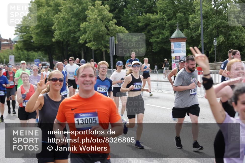 29.06.2025 - hella hamburg halbmarathon Jannik Wohlers http://msf.ph/oto/8326885 29.06.2025 10:39:52 Lombardsbrücke 1018, 1037, 1291, 1691, 2019, 2109, 2254, 2515, 2572, 2866, 3237, 3295, 3515, 3607, 3808, 3810, 4173, 4271, 4471, 4756, 5113, 5263, 5351, 5352, 5975, 6076, 6097, 6363, 6463, 6548, 6673, 6750, 6866, 6876, 6890, 6920, 7108, 7174, 7675, 7850, 8307, 8815, 9187, 10474, 10806, 10818, 10953, 11176, 11188, 11653, 11717, 11970, 11973, 12364, 12444, 12501, 12760, 13005, 13030, 13069, 13290, 13410, 13466, 13577, 13651, 14851, 15549, 15927, 16681, 17318, 18101, 18110, 18213 meine-sportfotos.de