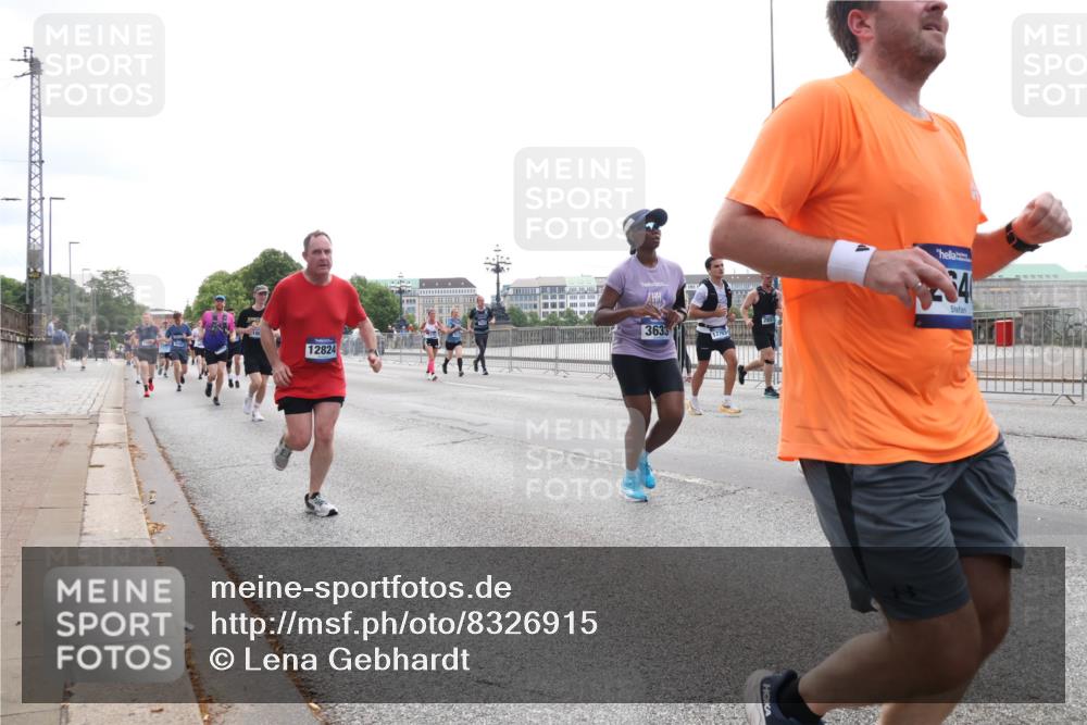 29.06.2025 - hella hamburg halbmarathon Lena Gebhardt http://msf.ph/oto/8326915 29.06.2025 10:37:45 Lombardsbrücke 12824, 3633, 34, 1276, 1337, 1475, 1578, 1799, 1819, 1985, 2016, 2199, 2486, 2640, 2853, 3230, 3246, 3633, 3880, 4097, 5139, 5146, 5171, 5186, 5522, 5560, 5790, 5875, 5940, 6243, 6362, 6697, 6821, 6955, 7085, 7124, 7235, 7244, 7321, 7350, 7544, 7696, 7777, 7823, 8811, 8843, 8985, 9247, 9288, 9524, 9895, 10159, 10506, 10836, 11087, 11543, 12123, 12254, 12472, 12824, 16680, 17798 meine-sportfotos.de