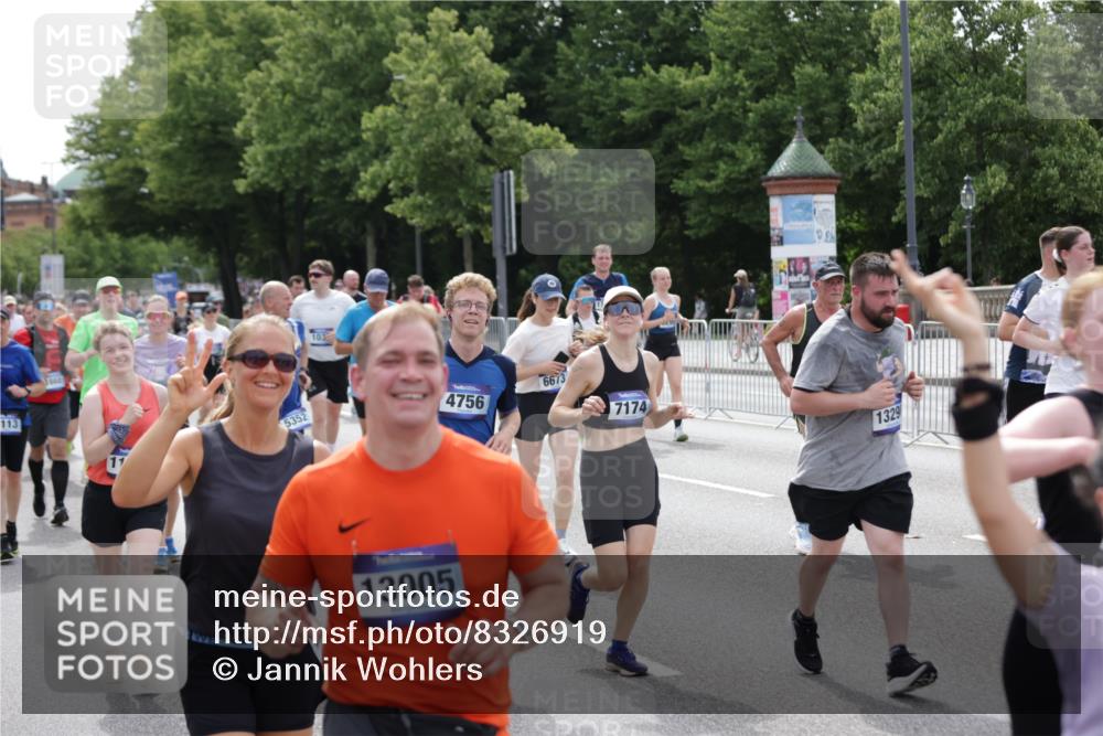 29.06.2025 - hella hamburg halbmarathon Jannik Wohlers http://msf.ph/oto/8326919 29.06.2025 10:39:52 Lombardsbrücke 1018, 1037, 1291, 1691, 2019, 2109, 2254, 2515, 2572, 2866, 3237, 3295, 3515, 3607, 3808, 3810, 4173, 4271, 4471, 4756, 5113, 5263, 5351, 5352, 5975, 6076, 6097, 6363, 6463, 6548, 6673, 6750, 6866, 6876, 6890, 6920, 7108, 7174, 7675, 7850, 8307, 8815, 9187, 10474, 10806, 10818, 10953, 11176, 11188, 11653, 11717, 11970, 11973, 12364, 12444, 12501, 12760, 13005, 13030, 13069, 13290, 13410, 13466, 13577, 13651, 14851, 15549, 15927, 16681, 17318, 18101, 18110, 18213 meine-sportfotos.de