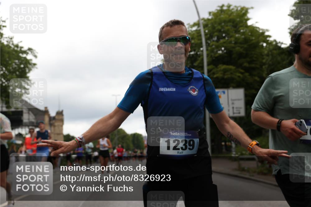 29.06.2025 - hella hamburg halbmarathon Yannick Fuchs http://msf.ph/oto/8326923 29.06.2025 10:51:33 20KM 1200, 1239, 1563, 1715, 1719, 1972, 2236, 2606, 2652, 2759, 2806, 2883, 3141, 3575, 4261, 4579, 5015, 5134, 5391, 5457, 5458, 6281, 6302, 6531, 6720, 6892, 7159, 7833, 8744, 9450, 10383, 10408, 10599, 12144, 12509, 12773, 12774, 13376, 13664, 14737, 15090, 15189, 15229, 15349, 15664, 16418, 16517, 17455, 17543, 17758, 18508 meine-sportfotos.de