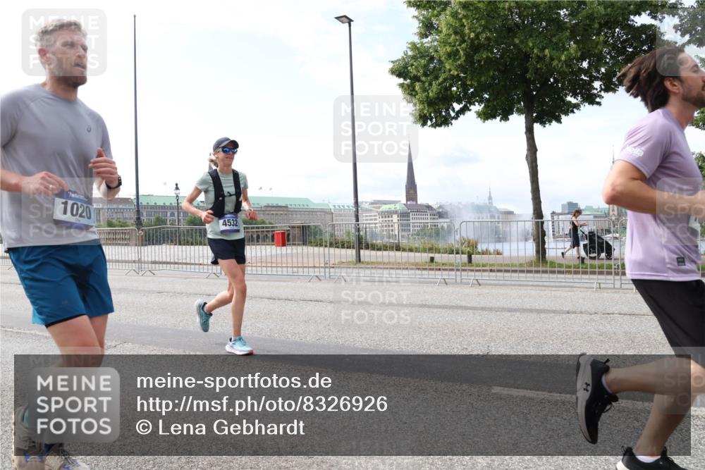 29.06.2025 - hella hamburg halbmarathon Lena Gebhardt http://msf.ph/oto/8326926 29.06.2025 10:12:57 Lombardsbrücke 1020, 4532, 1020, 1051, 1249, 1610, 1785, 1851, 1939, 2531, 2891, 2942, 2963, 2964, 3182, 3248, 4532, 4554, 5150, 5166, 5597, 5598, 6207, 7014, 7873, 7907, 8398, 8405, 8917, 8971, 9141, 10067, 10402, 10581, 11025, 11720, 12456, 13566, 13816, 14404, 14540, 14869, 15012, 15369, 15531, 16030, 16255, 16323, 16437, 16473, 16826, 16911, 17061, 17699, 17988, 17994, 18048, 18178, 18320, 18493, 18530, 18732 meine-sportfotos.de