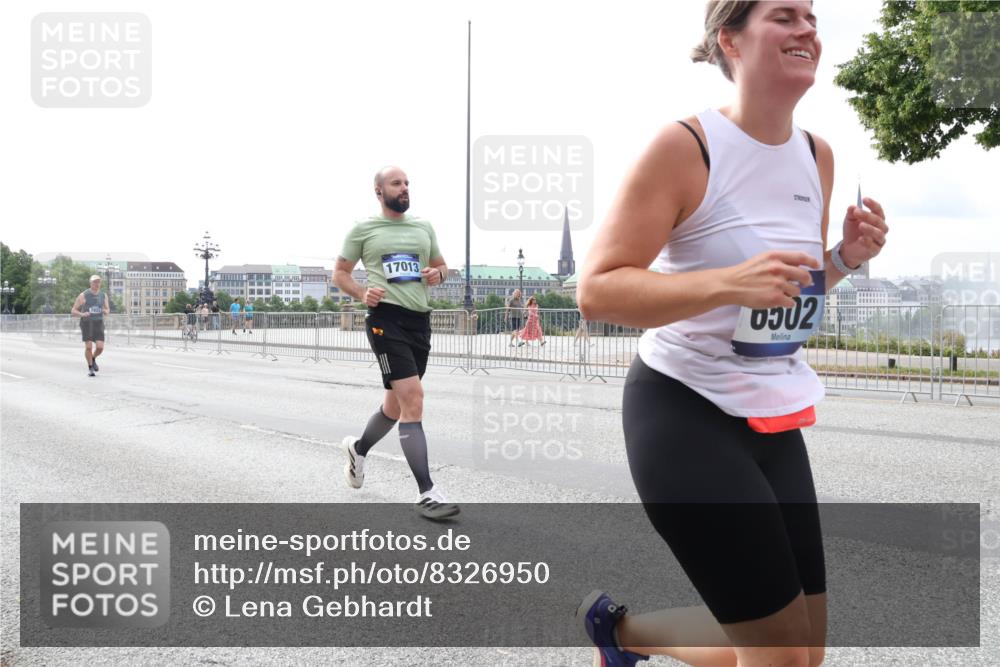 29.06.2025 - hella hamburg halbmarathon Lena Gebhardt http://msf.ph/oto/8326950 29.06.2025 10:23:29 Lombardsbrücke 17013, 0502, 1048, 1304, 1362, 2125, 2925, 4190, 4266, 4391, 4646, 4728, 4793, 5160, 5406, 6502, 6578, 6747, 6784, 6785, 6849, 7029, 7820, 7891, 8031, 8181, 8676, 8687, 8688, 8716, 8918, 8920, 9133, 9301, 9715, 9877, 10649, 10739, 11300, 11793, 11798, 11879, 12025, 12073, 12265, 12874, 13560, 14041, 14265, 14338, 14510, 14512, 14521, 14821, 15709, 15739, 15853, 16185, 16251, 16416, 16558, 17013, 17099, 17199, 17207, 17299, 17719 meine-sportfotos.de