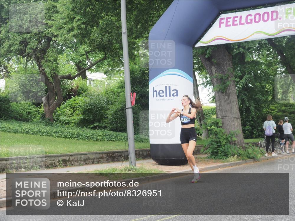29.06.2025 - hella hamburg halbmarathon KatJ http://msf.ph/oto/8326951 29.06.2025 10:17:06 Zwischen KM18-KM19  meine-sportfotos.de