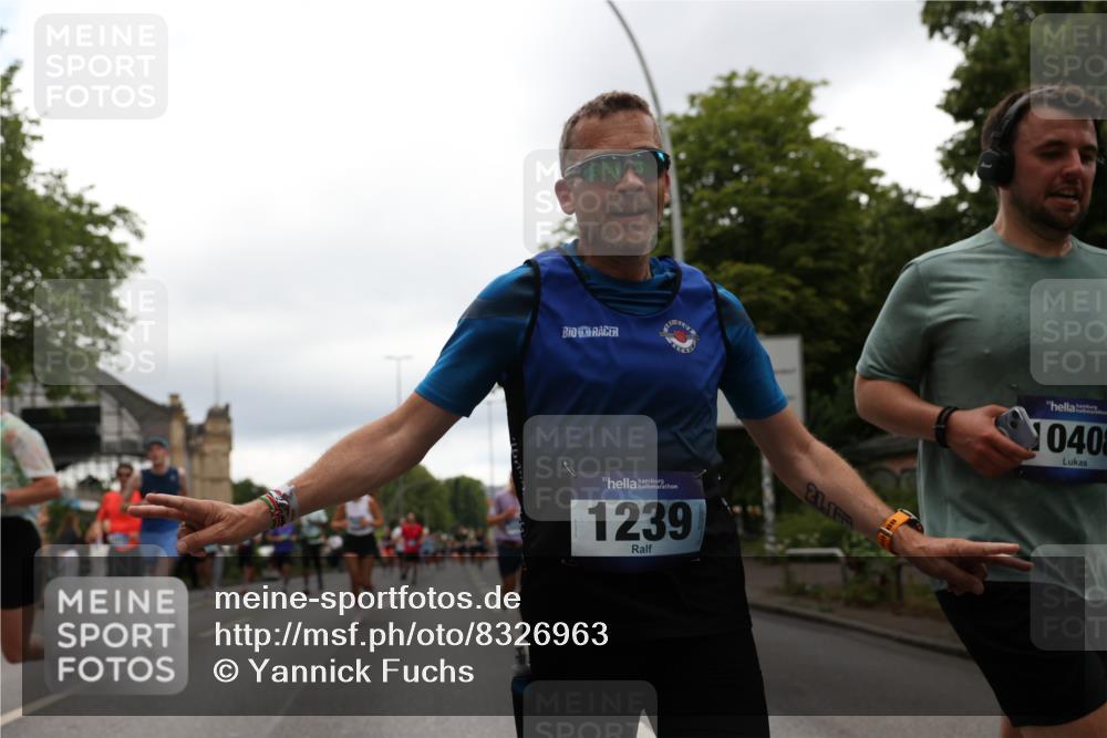 29.06.2025 - hella hamburg halbmarathon Yannick Fuchs http://msf.ph/oto/8326963 29.06.2025 10:51:33 20KM 1200, 1239, 1563, 1715, 1719, 1972, 2236, 2606, 2652, 2759, 2806, 2883, 3141, 3575, 4261, 4579, 5015, 5134, 5391, 5457, 5458, 6281, 6302, 6531, 6720, 6892, 7159, 7833, 8744, 9450, 10383, 10408, 10599, 12144, 12509, 12773, 12774, 13376, 13664, 14737, 15090, 15189, 15229, 15349, 15664, 16418, 16517, 17455, 17543, 17758, 18508 meine-sportfotos.de
