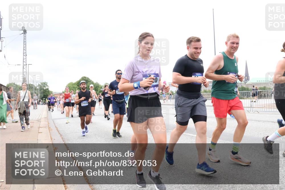 29.06.2025 - hella hamburg halbmarathon Lena Gebhardt http://msf.ph/oto/8327053 29.06.2025 10:57:51 Lombardsbrücke 8159, 11026, 250, 20, 1123, 1242, 1248, 1265, 1388, 1643, 2015, 2169, 2451, 2567, 2900, 3191, 3385, 3388, 3433, 3644, 3750, 3936, 3954, 4059, 4180, 4197, 4429, 4521, 4830, 5117, 5632, 5676, 5736, 6316, 6337, 6827, 6857, 6916, 7172, 7193, 7556, 7720, 7728, 7977, 7990, 8035, 8159, 8386, 8474, 8512, 8540, 8708, 8713, 8773, 8873, 9059, 9180, 9233, 9318, 9319, 9394, 9398, 9436, 9481, 9496, 9613, 9832 meine-sportfotos.de