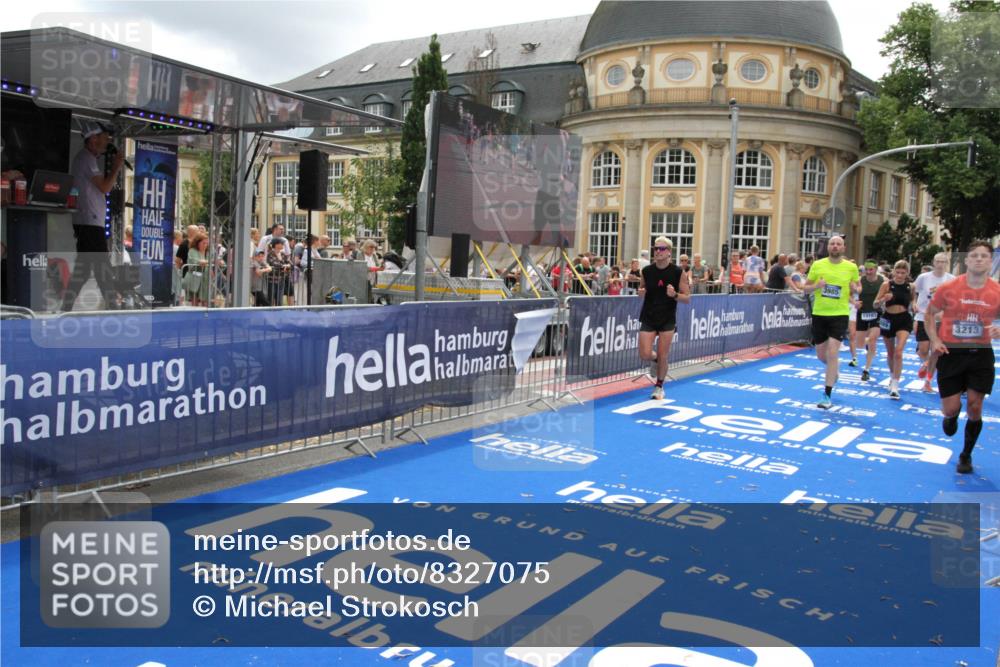 29.06.2025 - hella hamburg halbmarathon Michael Strokosch http://msf.ph/oto/8327075 29.06.2025 10:49:01 Ziel 1381, 1452, 2260, 3213, 3985, 7067, 7297, 8821, 8889, 9661, 9695, 12534, 13009, 13183, 13688, 13976, 18873 meine-sportfotos.de