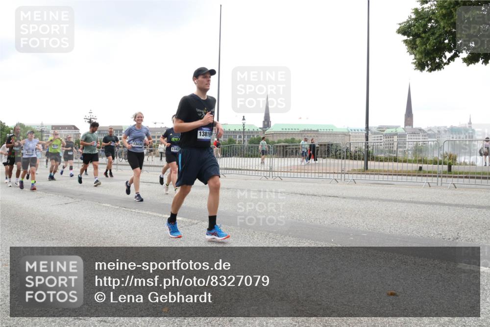 29.06.2025 - hella hamburg halbmarathon Lena Gebhardt http://msf.ph/oto/8327079 29.06.2025 10:47:25 Lombardsbrücke 8915, 9273, 13430, 1343, 13819, 1045, 1185, 1286, 1434, 1463, 1523, 1593, 1607, 1704, 1961, 2148, 2327, 2407, 2537, 2555, 2556, 2665, 2704, 2882, 2994, 3339, 4037, 4184, 4239, 4325, 4423, 4483, 4806, 4895, 4974, 4975, 5111, 5114, 5621, 5622, 5796, 5895, 6255, 6256, 6485, 6496, 6879, 6995, 7073, 7403, 7430, 7431, 7630, 7631, 7970, 8105, 8131, 8270, 8550, 8684, 8706, 8915, 8953, 8967, 9018, 9687, 10991, 11351, 11458, 11730, 11738, 11802, 12431 meine-sportfotos.de