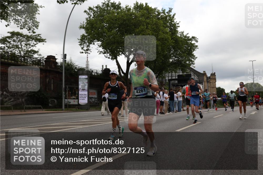 29.06.2025 - hella hamburg halbmarathon Yannick Fuchs http://msf.ph/oto/8327125 29.06.2025 10:51:34 20KM 1200, 1239, 1563, 1972, 2236, 2606, 2652, 2759, 2806, 2883, 3141, 3575, 4261, 4579, 5015, 5134, 5391, 5457, 5458, 6281, 6302, 6531, 6720, 6892, 7159, 7833, 9450, 10383, 10408, 10599, 12144, 12509, 12773, 12774, 13376, 13664, 14737, 15090, 15189, 15229, 15349, 15664, 16418, 16517, 17455, 17543, 17758, 18508 meine-sportfotos.de