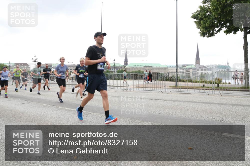 29.06.2025 - hella hamburg halbmarathon Lena Gebhardt http://msf.ph/oto/8327158 29.06.2025 10:47:25 Lombardsbrücke 5273, 4329, 3430, 8915, 13819, 13431, 1045, 1185, 1286, 1434, 1463, 1523, 1593, 1607, 1704, 1961, 2148, 2327, 2407, 2537, 2555, 2556, 2665, 2704, 2882, 2994, 3339, 4037, 4184, 4239, 4325, 4423, 4483, 4806, 4895, 4974, 4975, 5111, 5114, 5621, 5622, 5796, 5895, 6255, 6256, 6485, 6496, 6879, 6995, 7073, 7403, 7430, 7431, 7630, 7631, 7970, 8105, 8131, 8270, 8550, 8684, 8706, 8915, 8953, 8967, 9018, 9687, 10991, 11351, 11458, 11730, 11738, 11802, 12431 meine-sportfotos.de