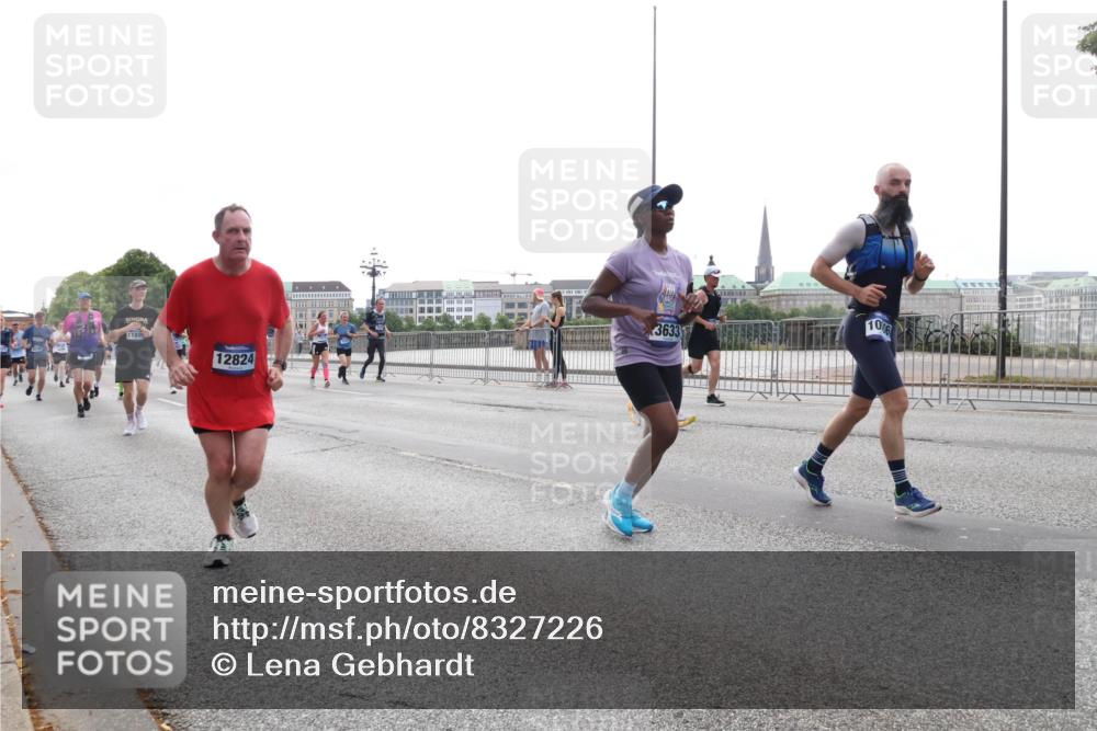 29.06.2025 - hella hamburg halbmarathon Lena Gebhardt http://msf.ph/oto/8327226 29.06.2025 10:37:46 Lombardsbrücke 12824, 3633, 10, 1276, 1337, 1475, 1578, 1799, 1819, 1985, 2016, 2199, 2486, 2640, 2853, 3230, 3246, 3633, 3880, 4097, 4921, 5139, 5146, 5171, 5186, 5522, 5560, 5790, 5875, 5940, 6243, 6362, 6697, 6821, 6955, 7085, 7124, 7235, 7244, 7321, 7350, 7544, 7629, 7696, 7777, 7823, 8811, 8843, 8985, 9247, 9288, 9524, 9895, 10159, 10506, 10836, 11087, 11543, 12123, 12254, 12472, 12824, 16680, 17798 meine-sportfotos.de
