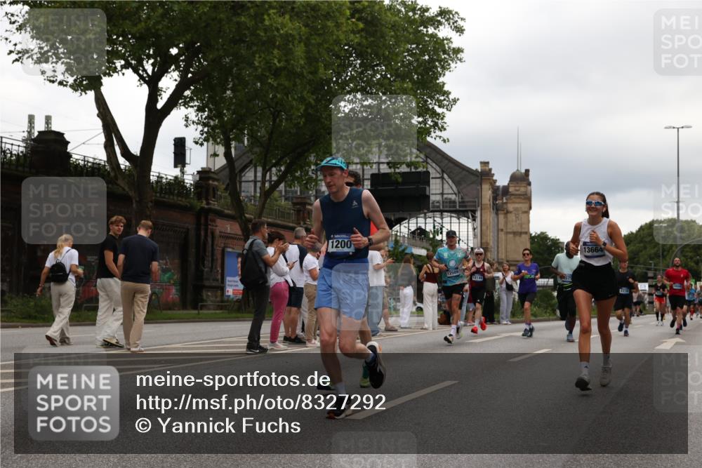 29.06.2025 - hella hamburg halbmarathon Yannick Fuchs http://msf.ph/oto/8327292 29.06.2025 10:51:34 20KM 1200, 1239, 1563, 1972, 2236, 2606, 2652, 2759, 2806, 2883, 3141, 3575, 4261, 4579, 5015, 5134, 5391, 5457, 5458, 6281, 6302, 6531, 6720, 6892, 7159, 7833, 9450, 10383, 10408, 10599, 12144, 12509, 12773, 12774, 13376, 13664, 14737, 15090, 15189, 15229, 15349, 15664, 16418, 16517, 17455, 17543, 17758, 18508 meine-sportfotos.de