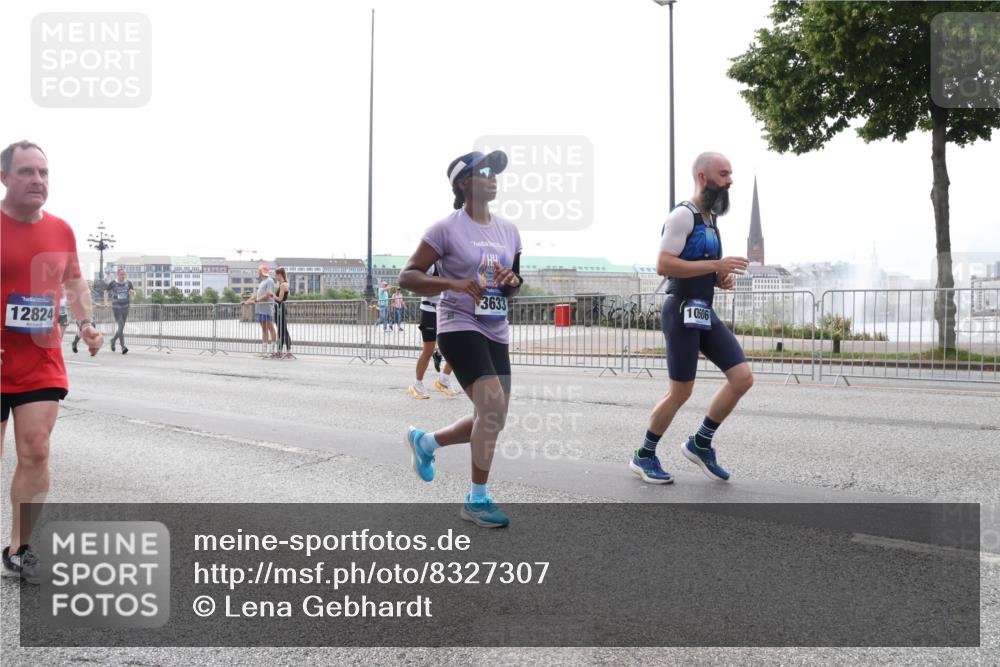 29.06.2025 - hella hamburg halbmarathon Lena Gebhardt http://msf.ph/oto/8327307 29.06.2025 10:37:46 Lombardsbrücke 12824, 3633, 10506, 1276, 1337, 1475, 1578, 1799, 1819, 1985, 2016, 2199, 2486, 2640, 2853, 3230, 3246, 3633, 3880, 4097, 4921, 5139, 5146, 5171, 5186, 5522, 5560, 5790, 5875, 5940, 6243, 6362, 6697, 6821, 6955, 7085, 7124, 7235, 7244, 7321, 7350, 7544, 7629, 7696, 7777, 7823, 8811, 8843, 8985, 9247, 9288, 9524, 9895, 10159, 10506, 10836, 11087, 11543, 12123, 12254, 12472, 12824, 16680, 17798 meine-sportfotos.de