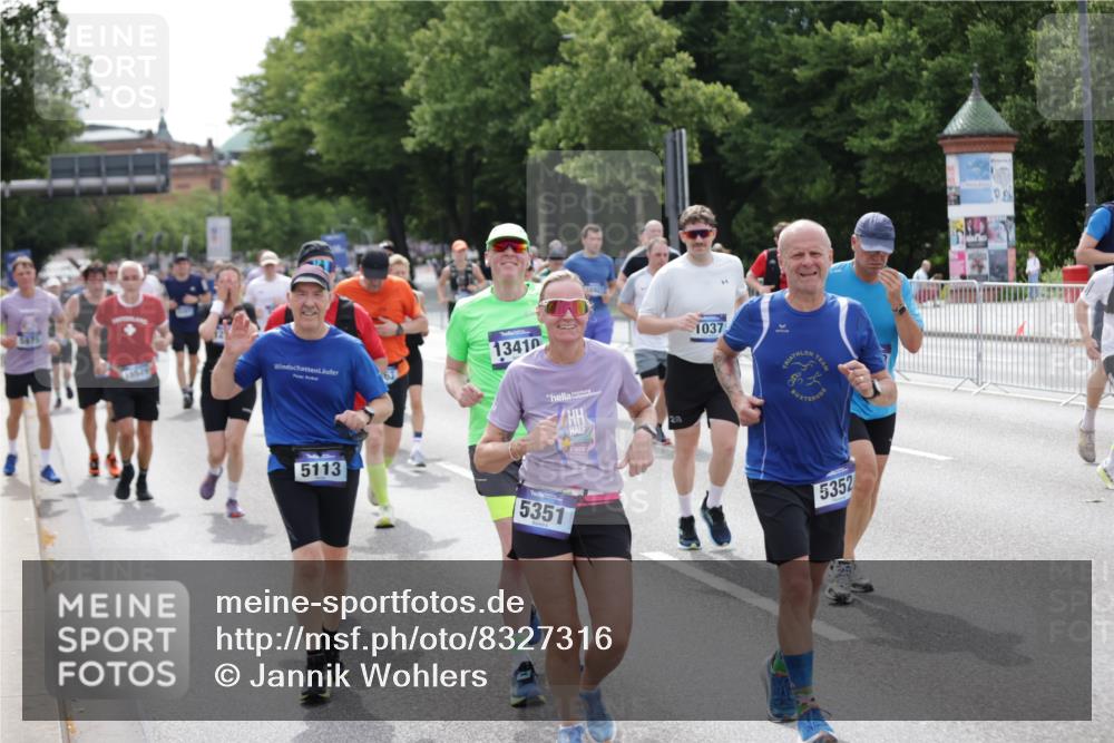 29.06.2025 - hella hamburg halbmarathon Jannik Wohlers http://msf.ph/oto/8327316 29.06.2025 10:39:54 Lombardsbrücke 1018, 1037, 1291, 1691, 2019, 2109, 2254, 2515, 2572, 3237, 3295, 3515, 3607, 3808, 3810, 4173, 4271, 4756, 5113, 5263, 5351, 5352, 5975, 6076, 6363, 6463, 6548, 6673, 6866, 6876, 6890, 6920, 7108, 7174, 7675, 7850, 8307, 8815, 9187, 9468, 10474, 10806, 10818, 10953, 11176, 11188, 11653, 11717, 11970, 11973, 12364, 12444, 12501, 12760, 13005, 13030, 13069, 13290, 13410, 13466, 13577, 13651, 14341, 14851, 15549, 15927, 16681, 17318, 18101, 18110, 18213, 18771 meine-sportfotos.de