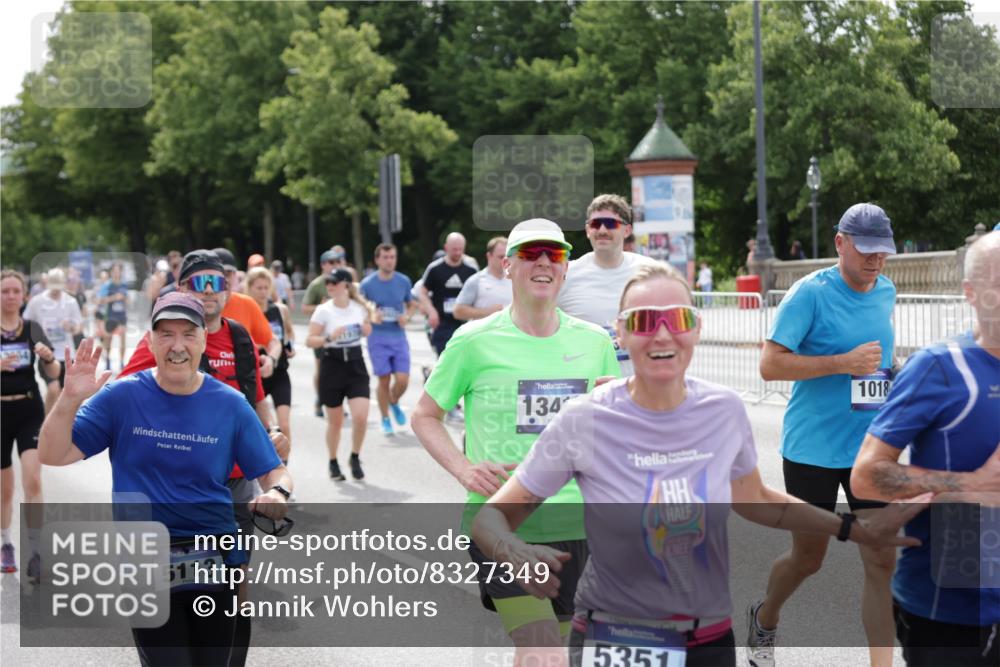 29.06.2025 - hella hamburg halbmarathon Jannik Wohlers http://msf.ph/oto/8327349 29.06.2025 10:39:56 Lombardsbrücke 1018, 1037, 2019, 2109, 2254, 2515, 2572, 3237, 3293, 3295, 3515, 3607, 3808, 3810, 4173, 4271, 4756, 5113, 5263, 5351, 5352, 5702, 5975, 6076, 6229, 6363, 6463, 6548, 6673, 6866, 6876, 6920, 7108, 7174, 7675, 7850, 8307, 8391, 9187, 9468, 10474, 10818, 10953, 11176, 11653, 11717, 11970, 11973, 12364, 12444, 12501, 12760, 12981, 13005, 13030, 13069, 13290, 13410, 13466, 13577, 13651, 14341, 14851, 15549, 15927, 16681, 17318, 18101, 18110, 18213, 18353, 18771 meine-sportfotos.de