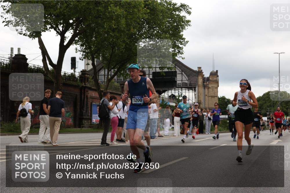 29.06.2025 - hella hamburg halbmarathon Yannick Fuchs http://msf.ph/oto/8327350 29.06.2025 10:51:34 20KM 1200, 1239, 1563, 1972, 2236, 2606, 2652, 2759, 2806, 2883, 3141, 3575, 4261, 4579, 5015, 5134, 5391, 5457, 5458, 6281, 6302, 6531, 6720, 6892, 7159, 7833, 9450, 10383, 10408, 10599, 12144, 12509, 12773, 12774, 13376, 13664, 14737, 15090, 15189, 15229, 15349, 15664, 16418, 16517, 17455, 17543, 17758, 18508 meine-sportfotos.de