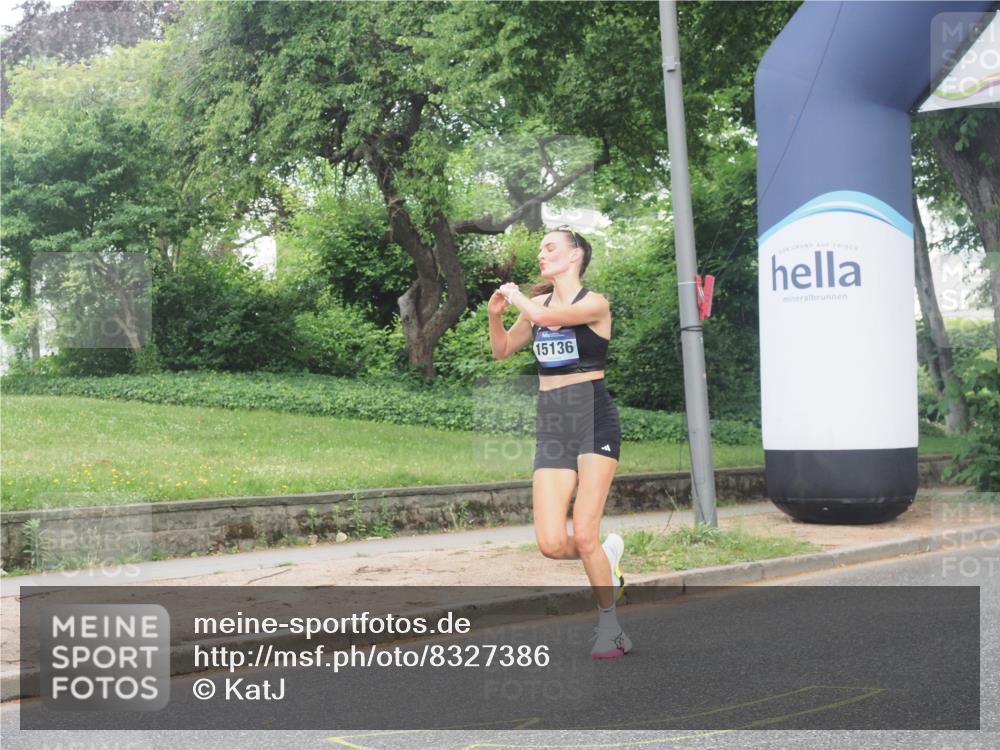 29.06.2025 - hella hamburg halbmarathon KatJ http://msf.ph/oto/8327386 29.06.2025 10:17:07 Zwischen KM18-KM19  meine-sportfotos.de