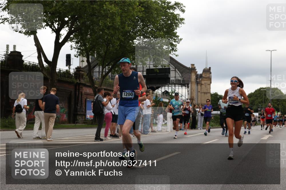 29.06.2025 - hella hamburg halbmarathon Yannick Fuchs http://msf.ph/oto/8327411 29.06.2025 10:51:35 20KM 1200, 1239, 1563, 2025, 2236, 2606, 2652, 2759, 2806, 2883, 3093, 3141, 3575, 4261, 4579, 5015, 5134, 5391, 5457, 5458, 6281, 6302, 6531, 6720, 6892, 7159, 7833, 9450, 10383, 10408, 10599, 12144, 12509, 12773, 12774, 13376, 13465, 13664, 14737, 15090, 15189, 15229, 15349, 15664, 16418, 16517, 17455, 17543, 17758, 18508 meine-sportfotos.de