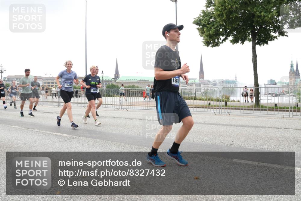 29.06.2025 - hella hamburg halbmarathon Lena Gebhardt http://msf.ph/oto/8327432 29.06.2025 10:47:25 Lombardsbrücke 810, 13430, 13431, 1381, 1045, 1185, 1286, 1434, 1463, 1523, 1593, 1607, 1704, 1961, 2148, 2327, 2407, 2537, 2555, 2556, 2665, 2704, 2882, 2994, 3339, 4037, 4184, 4239, 4325, 4423, 4483, 4806, 4895, 4974, 4975, 5111, 5114, 5621, 5622, 5796, 5895, 6255, 6256, 6485, 6496, 6879, 6995, 7073, 7403, 7430, 7431, 7630, 7631, 7970, 8105, 8131, 8270, 8550, 8684, 8706, 8915, 8953, 8967, 9018, 9687, 10991, 11351, 11458, 11730, 11738, 11802, 12431 meine-sportfotos.de